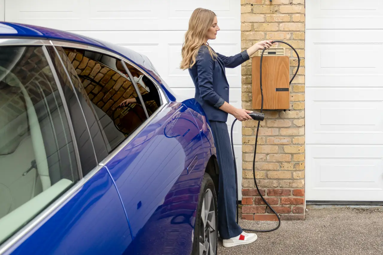 Elektroauto zuhause laden: Was du über Wallboxen & Stromanschlüsse wissen musst