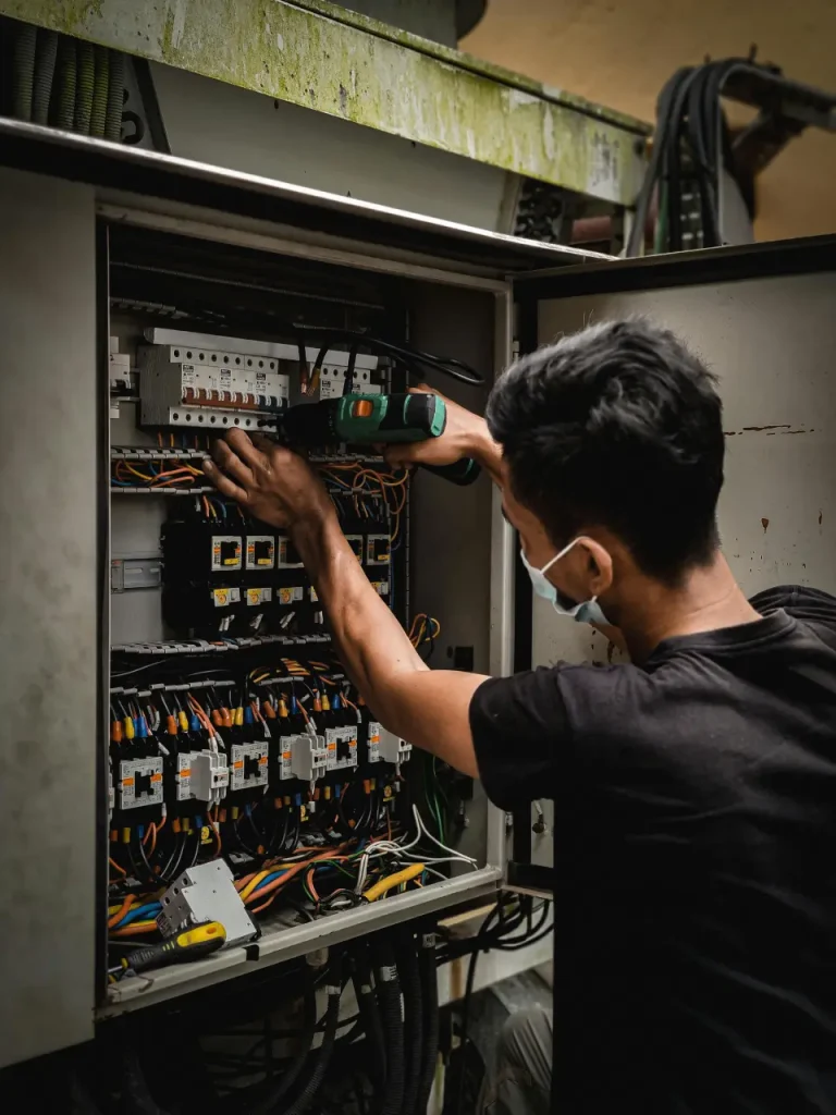Gewerbliche Elektroinstallationen 1 Gewerbliche Elektroinstallationen