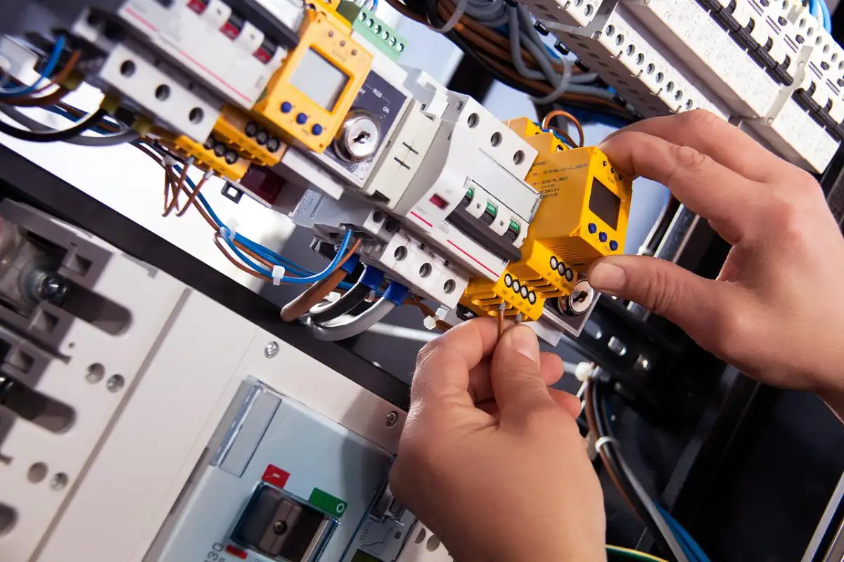 Aufgaben und Reparaturen eines Elektrikers: Alles, was Sie über Elektroarbeiten wissen müssen